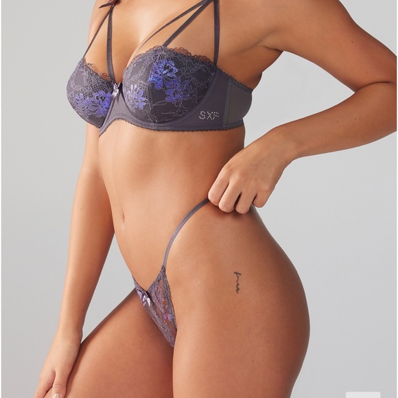 Savage X Fenty Living in the Clouds Iridescent Lace Bustier & Panty Set - Picture 11 of 17